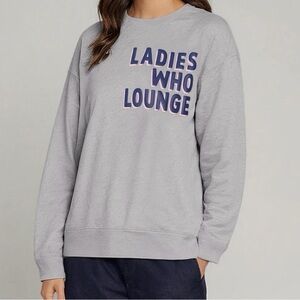 WILDFOX Md Sweatshirt Ladies Who Lounge Cody Graphic Crewneck Heather Grey